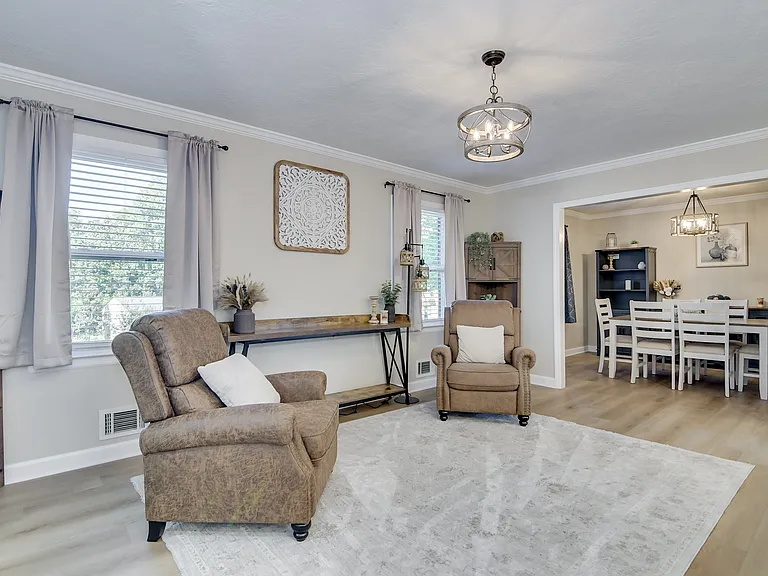 226 Thread Needle Rd E — Photo 6