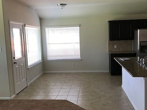 5th image of 817 Wylie St