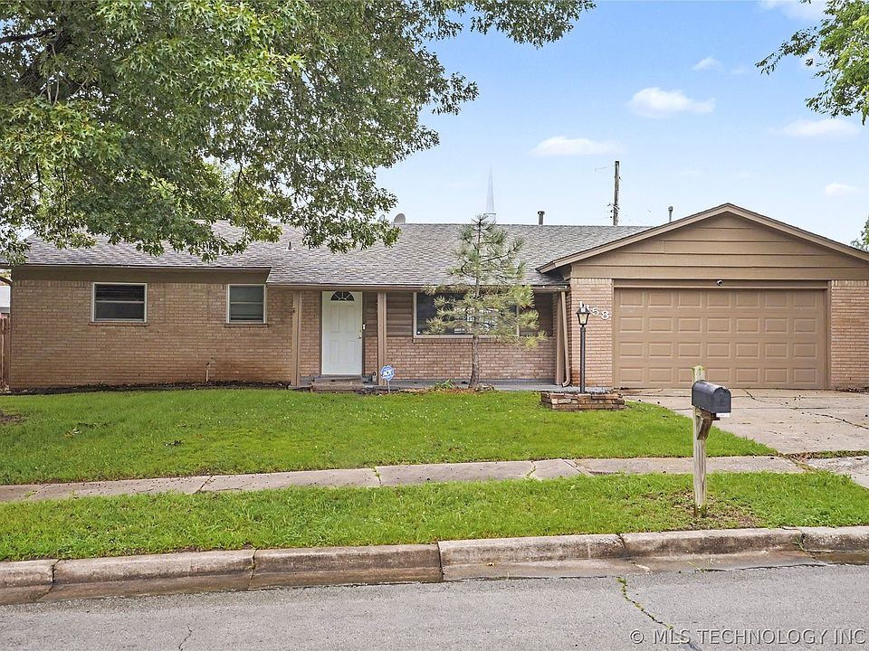 1st image of 1158 N Hickory Pl
