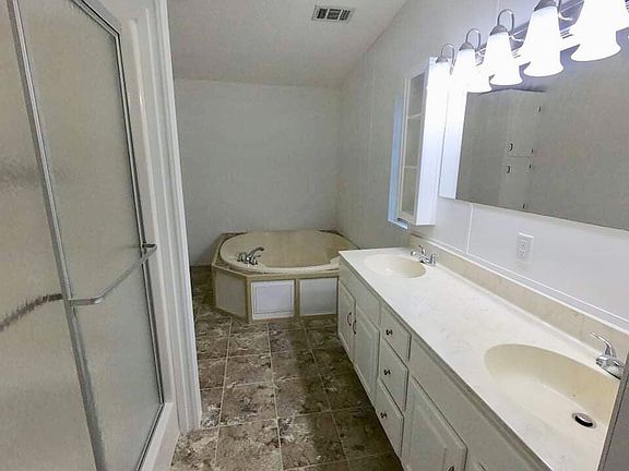 4th image of 15932 NW 141st St