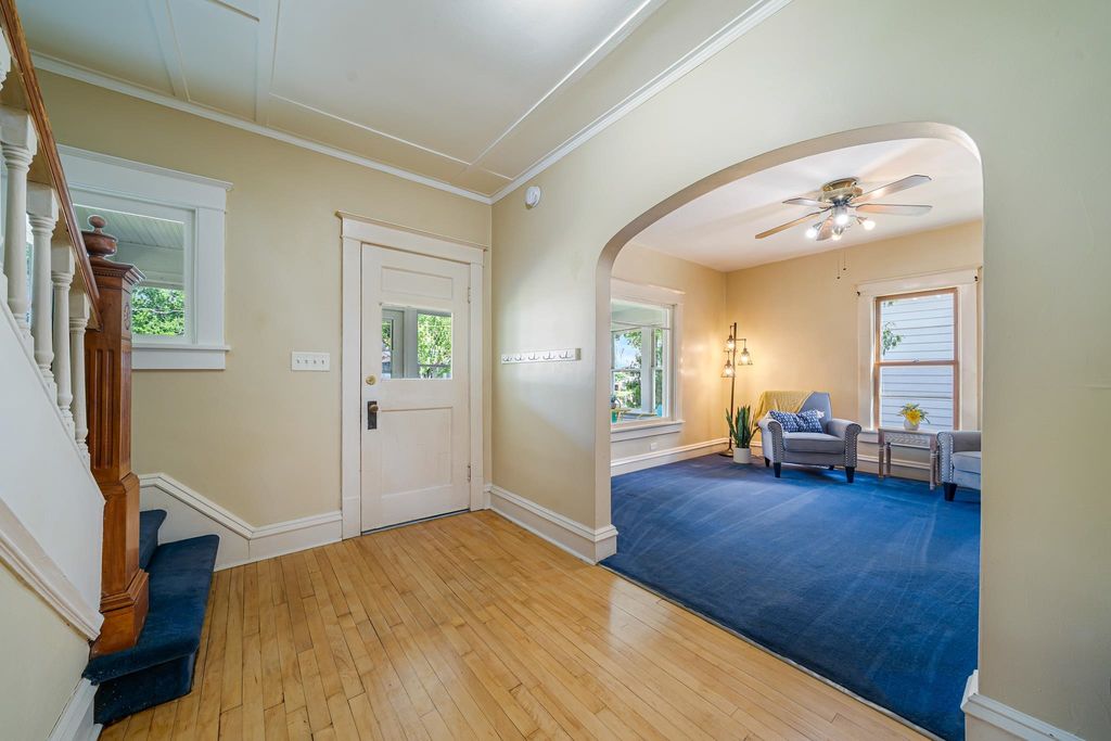 739 Monroe St, Oshkosh, WI - More