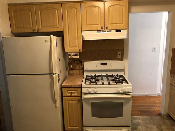 3rd image of 11805 W Parkway St