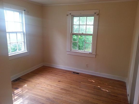 2nd image of 2317 Woodbine Ave
