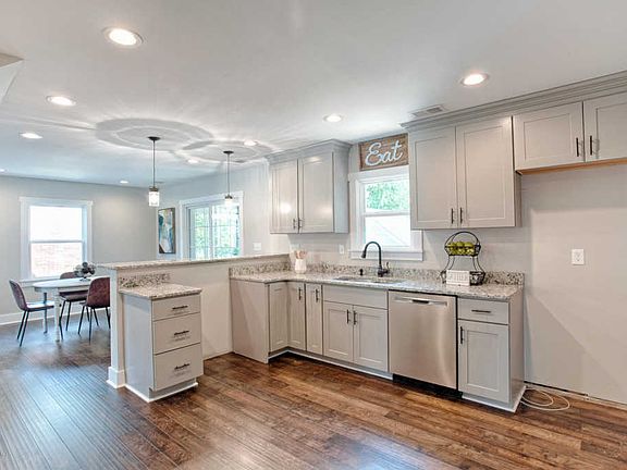 5th image of 3013 Louisa Ave