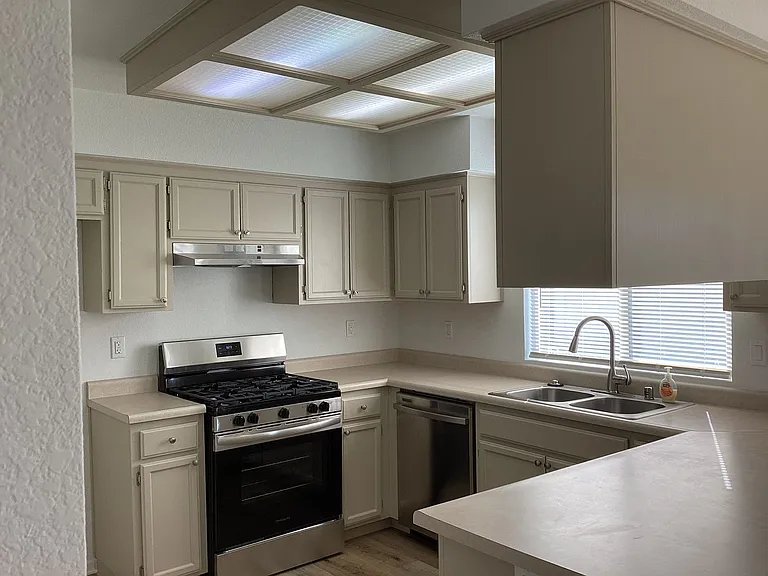 1450 La Jolla Way — Photo 3