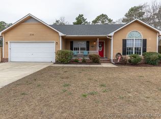214 Longleaf Pines Dr, Raeford, NC 28376