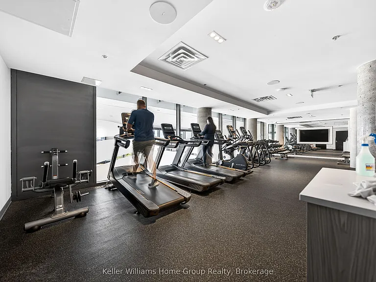 15 Wellington St S #2402 — Photo 28
