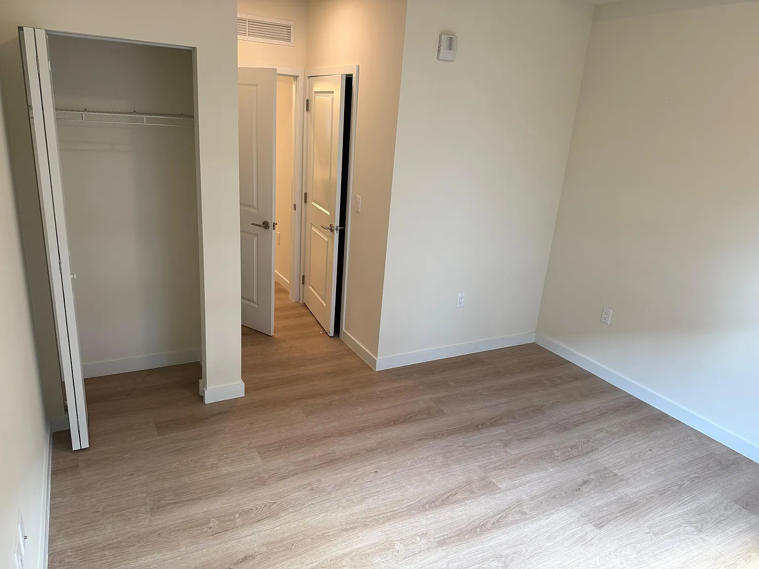 1 bed, 737 sqft, $2,339 — Photo 2