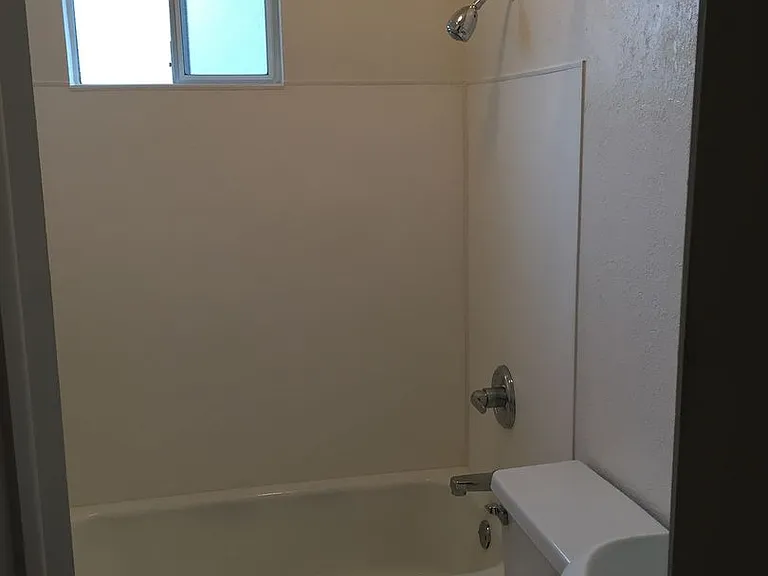 1011 SW Isham St — Photo 3
