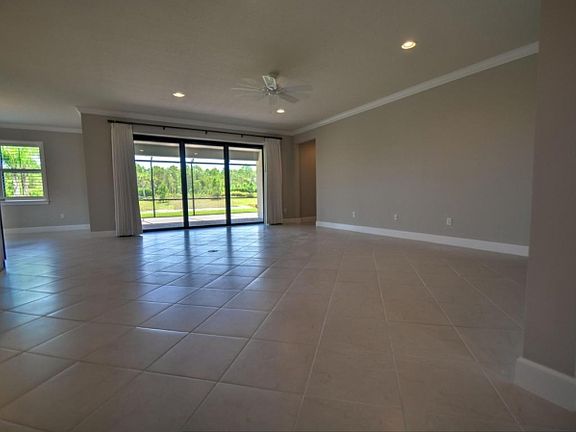 4th image of 5039 Pendelton Sq