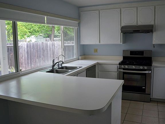 4th image of 3525 Madrid Dr
