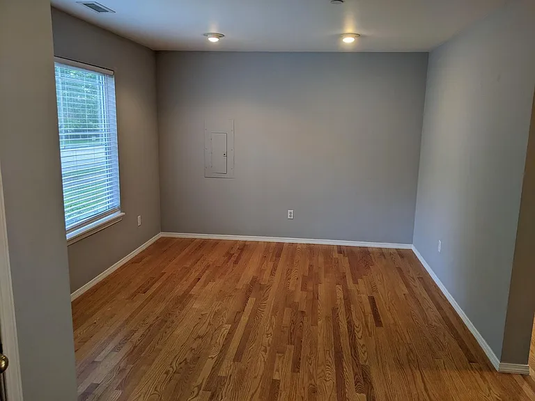 1169 Hudson St — Photo 11