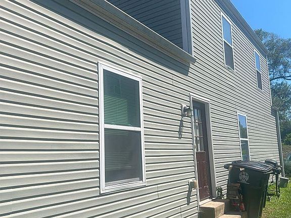 2nd image of 904B Royal Ave