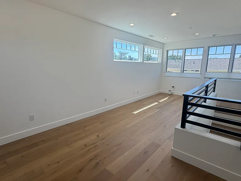 320 Cecile Ct — Photo 13