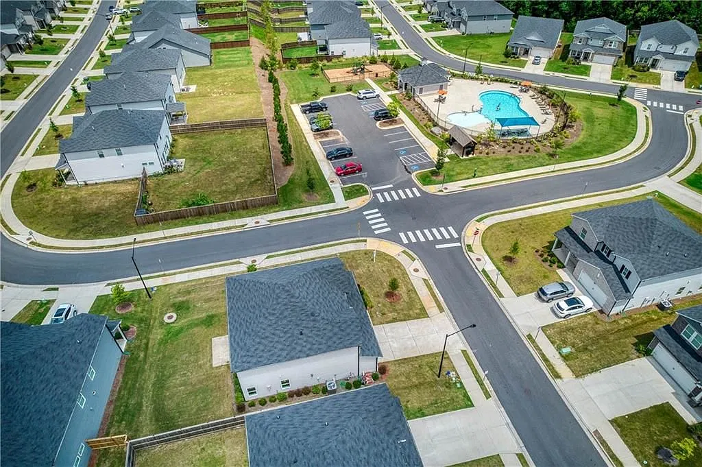 4 bed, 3.0 bath, 2557 sqft, $3,050 — Photo 4