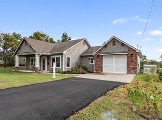 13856 E Anderson Dr, Claremore, OK 74017