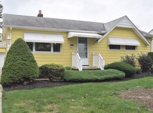 30010 Vineyard Rd, Willowick, OH 44095