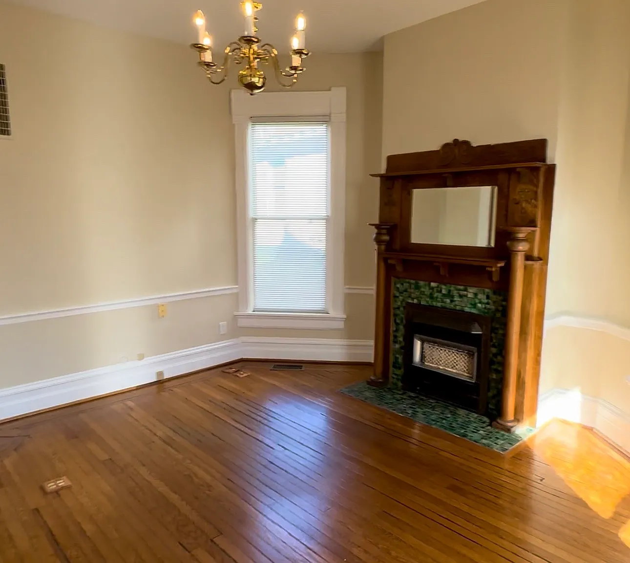 115 S Hamilton St — Photo 2
