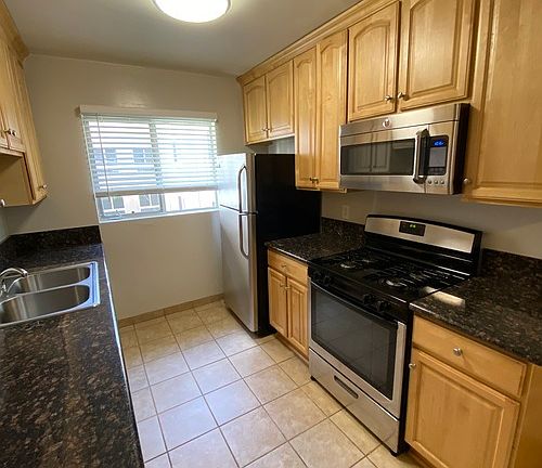 2nd image of 7261 Franklin Ave #211
