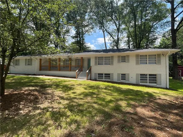 6137 Oakridge Dr, Morrow, GA 30260