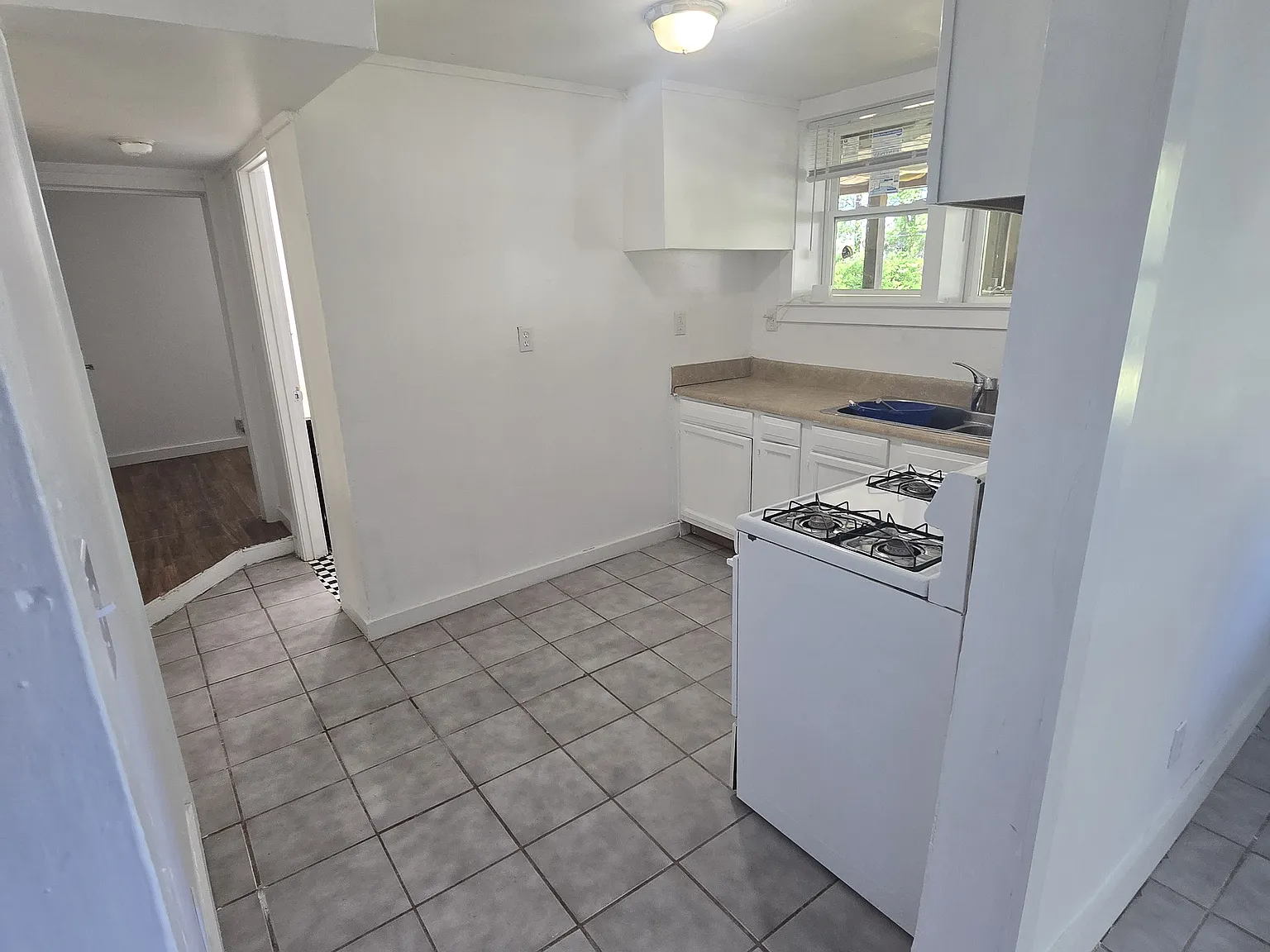 2 bed, 850 sqft, $1,600 — Photo 3