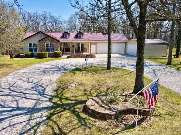 26736 W Magnolia St, Clinton, MO 64735