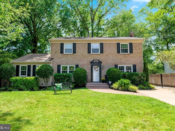 7810 Hayfield Rd, Alexandria, VA 22315