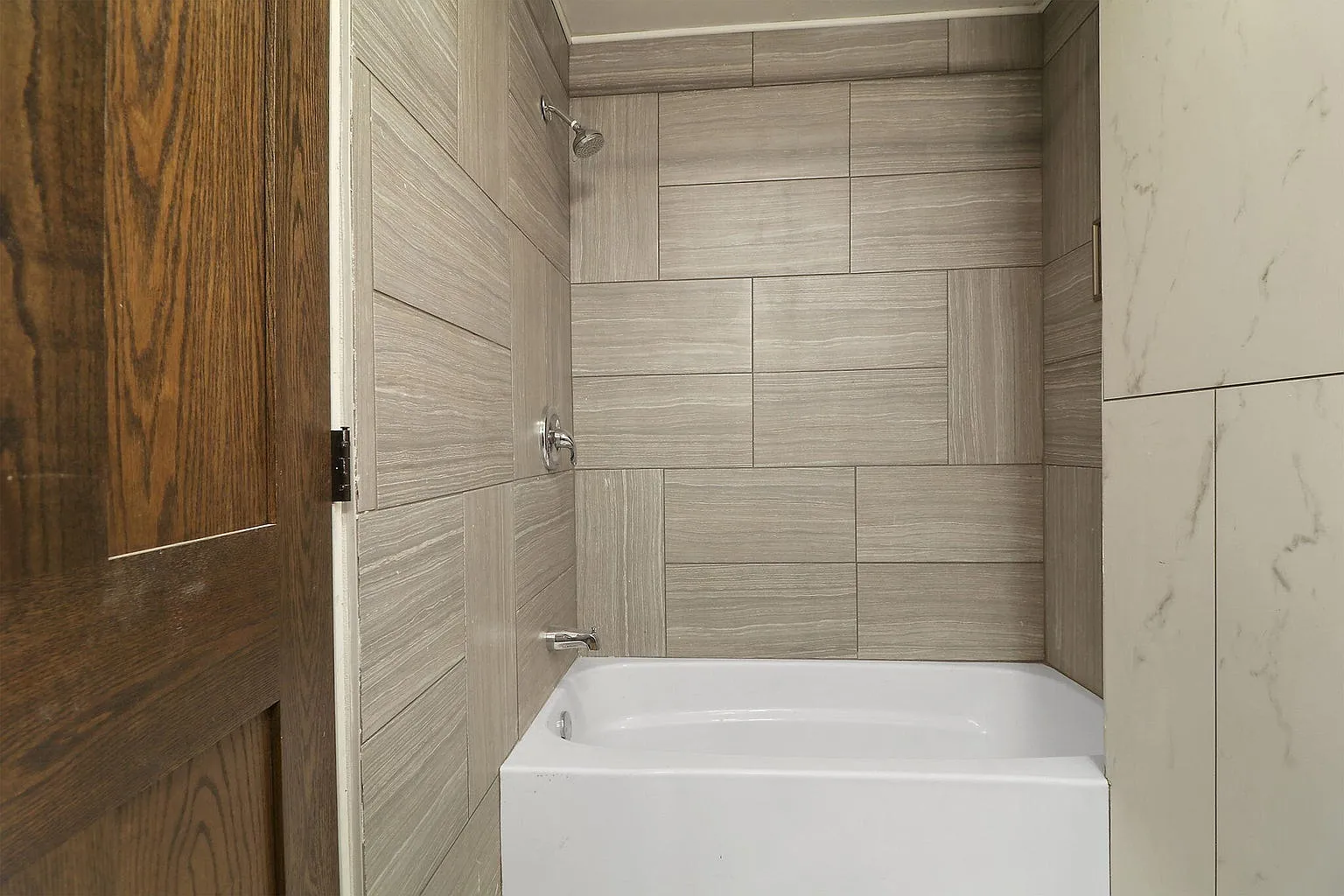 2 bed, 984 sqft, $1,500 — Photo 3