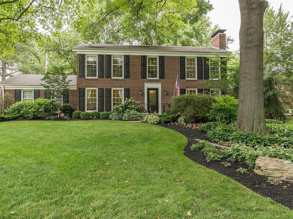 1st image of 20 Glen Cove Dr