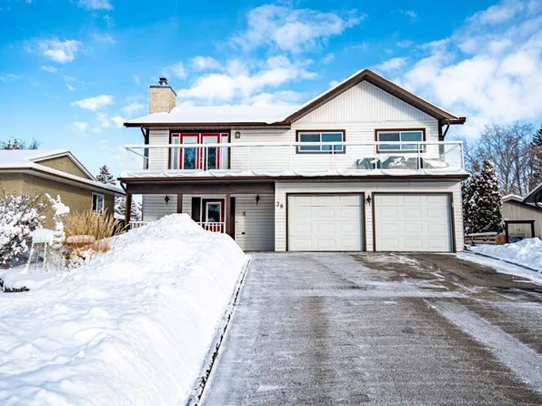 38 E 45 Street Close, Sylvan Lake, AB T4S 1K7