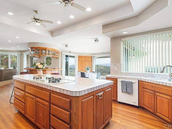 5th image of 4327 Hollyhill Rd