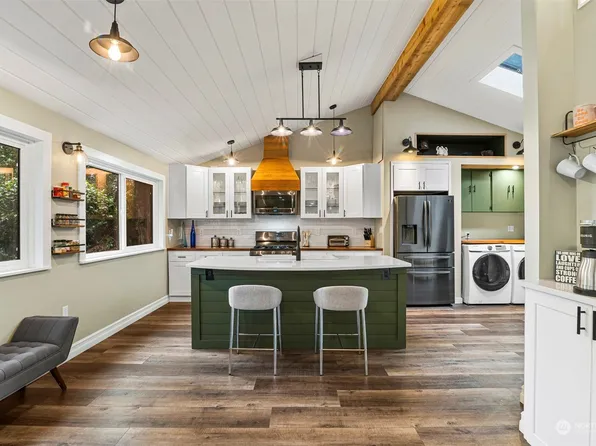 105 SW 202nd Street, Normandy Park, WA 98166
