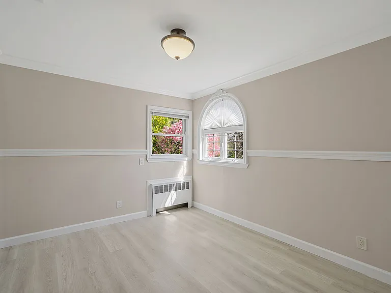 1072 Hicksville Rd — Photo 6