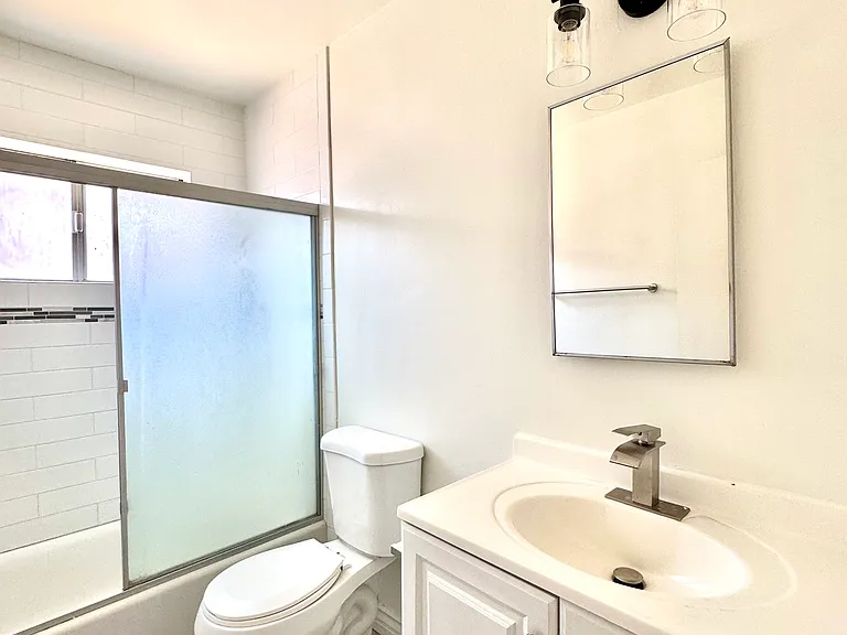 210 E Marshall St #C — Photo 12