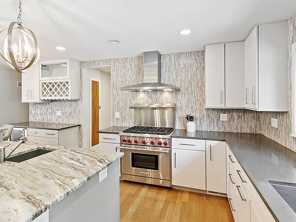 2nd image of 2711 N Fillmore St