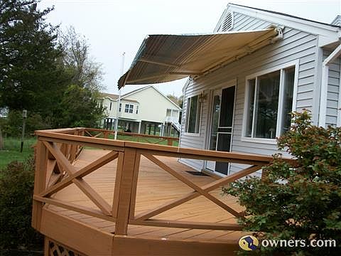 deck with awning