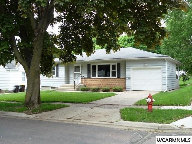 1st image of 834 Redwood Dr