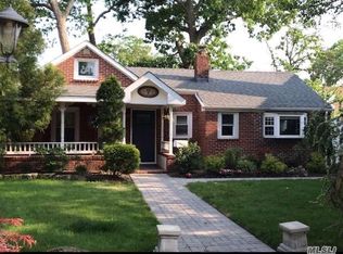 7 Carroll Ave, Merrick, NY 11566