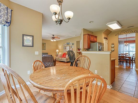 3rd image of 341 Milhaven Dr
