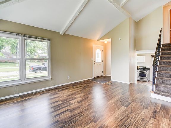 3rd image of 32731 Maplewood St