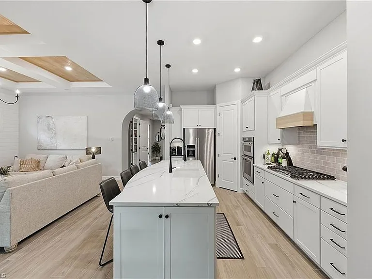 2738 Aviamar Cir — Photo 11