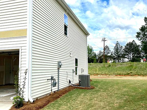 3rd image of 321 Sisken Pl