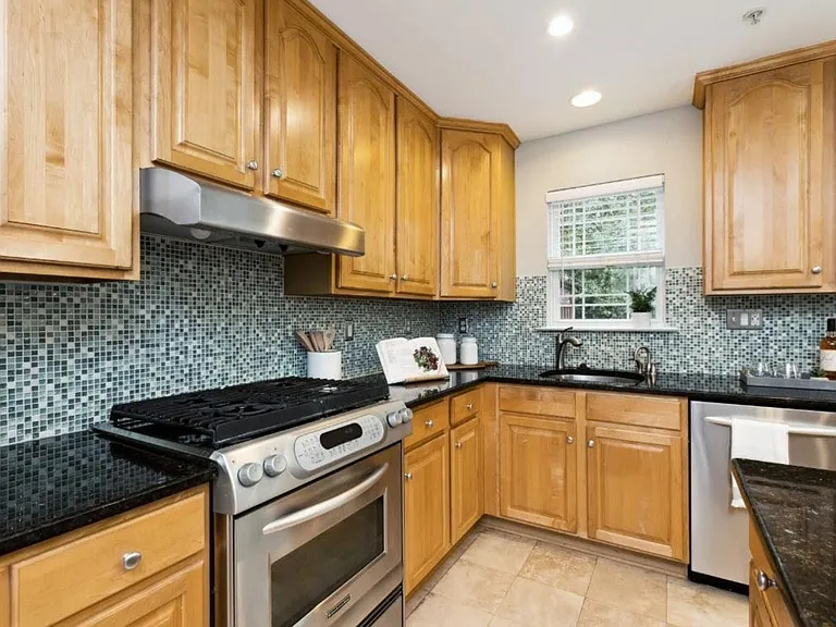 124 Emory Woods Ct — Photo 1