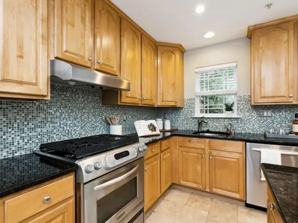 124 Emory Woods Ct, Gaithersburg, MD 20877