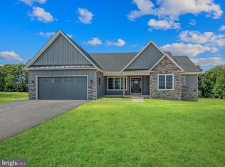 328 Eiderdown Dr, Martinsburg, WV 25404