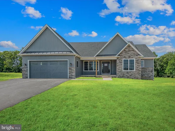 328 Eiderdown Dr, Martinsburg, WV 25404