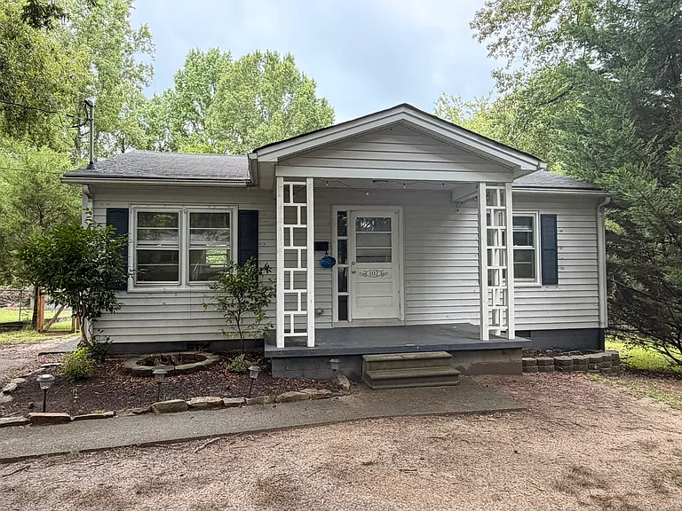 102 Maple St — Photo 1