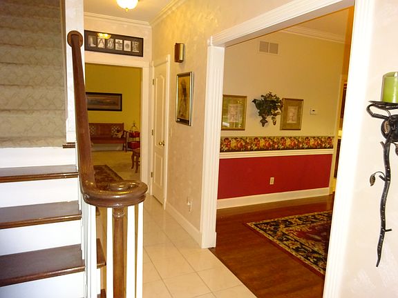 5th image of 415 Sandalwood Dr