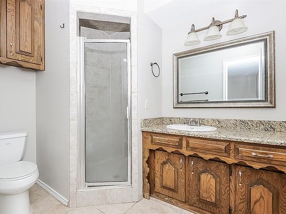 4th image of 2401 Northcrest Dr