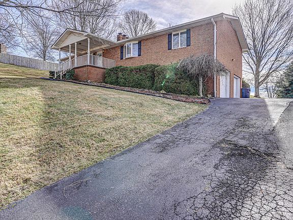 3rd image of 310 Winegate Rd